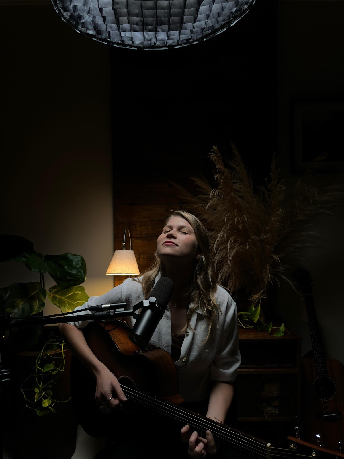 Vicka lança versão acústica de “Romântica Demais” após sucesso e indicação ao Prêmio Multishow