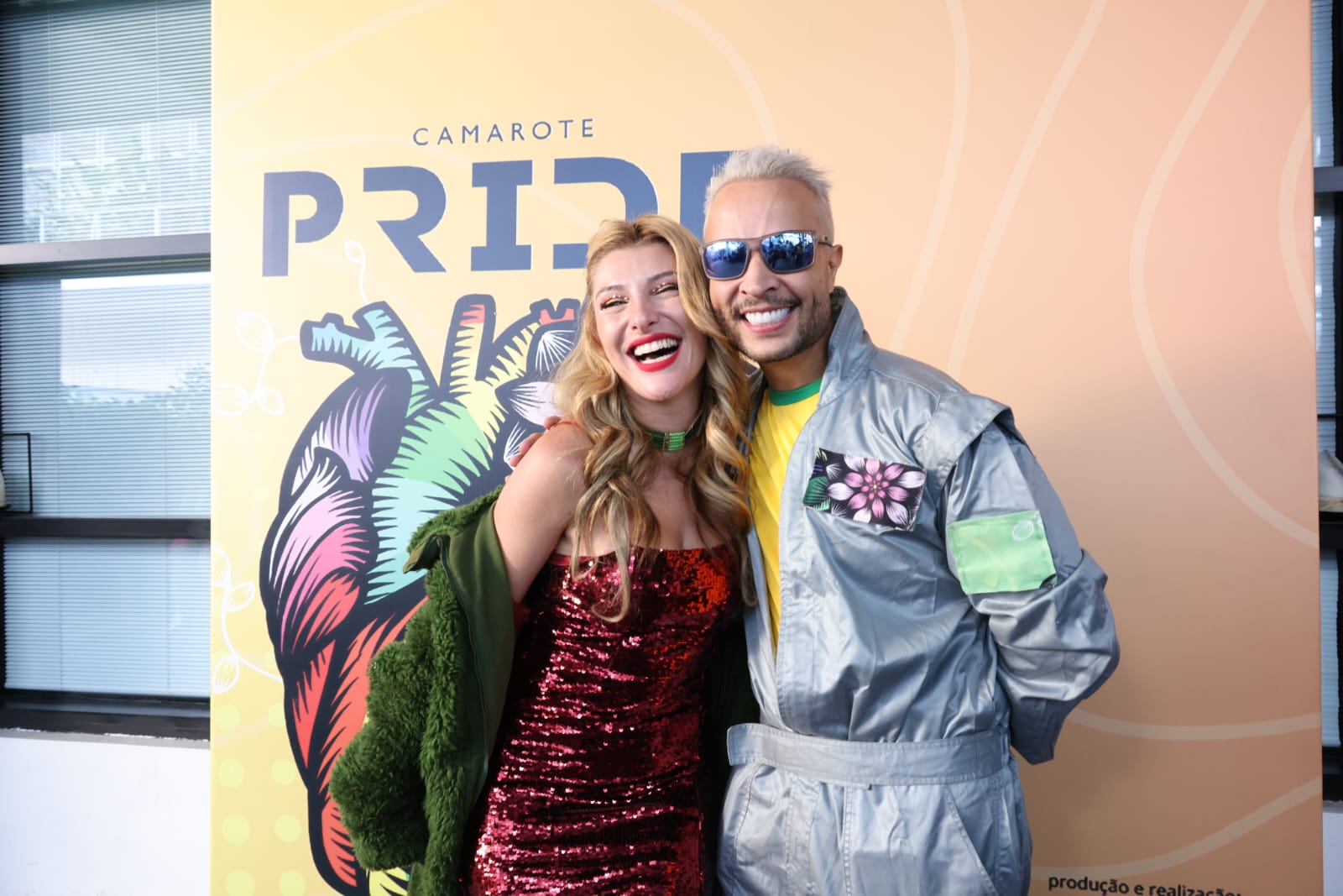 Adriane Galisteu, Carmo Dalla Vecchia, Jesus Luz, Mauro Sousa e mais famosos curtem o Camarote Pride São Paulo