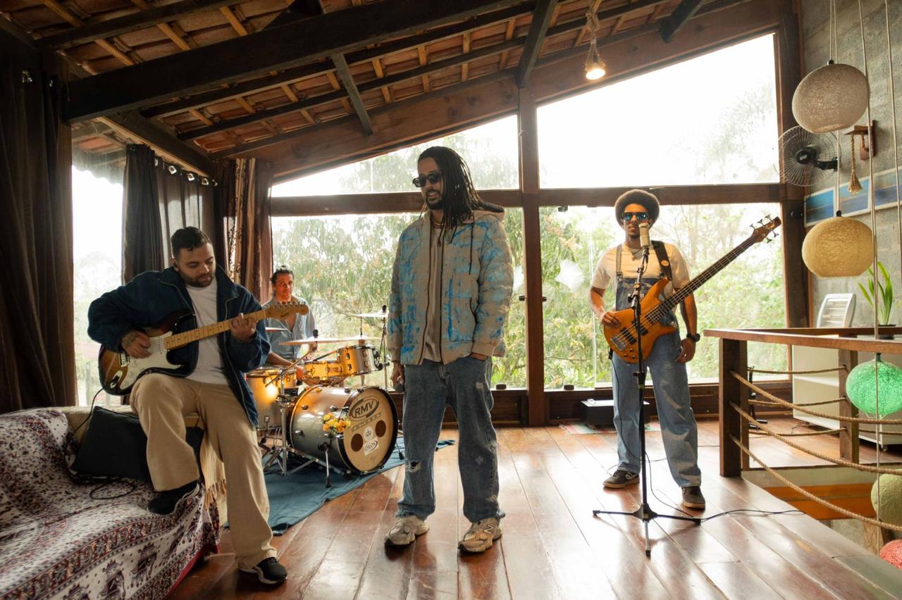 Julies e banda - crédito: Rodrigo Pysi